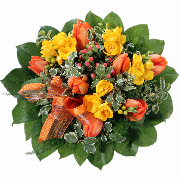 Blumenstrauß ″Frühlingsduft″ bestehend aus 7 orange Tulpen, 4 gelbe Freesien, Hyperikum, orange Schleife, verschiedenes Beiwerk.