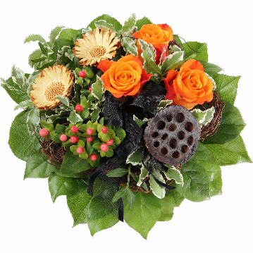 Blumenstrauß <strong><u>Trauerstrauß:</u></strong> 3 orange Rosen, Hyperikum, getrocknete Lotusblütenkolben, versch. getrocknete Blüten, verschiedenes Beiwerk, schwarze Trauerschleife.